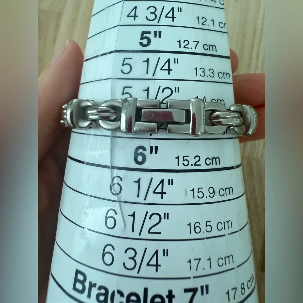 Carriage by Timex ladies oval silver tone watch NEW BATTERY